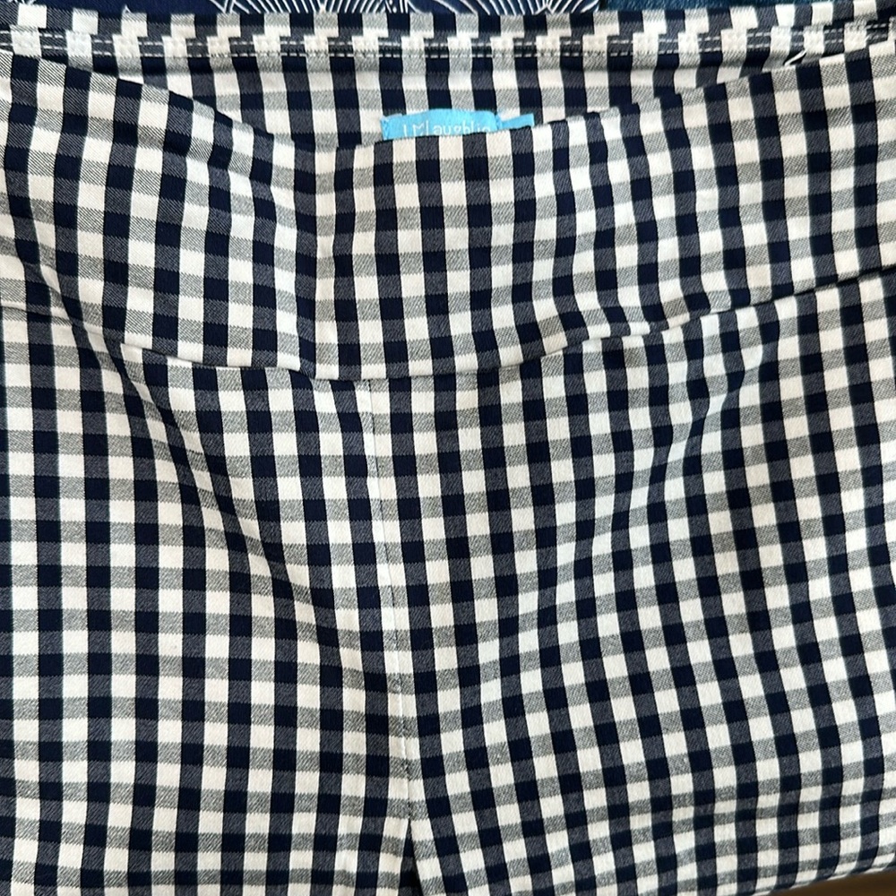 J McLaughlin navy and white checkered cropped pants.